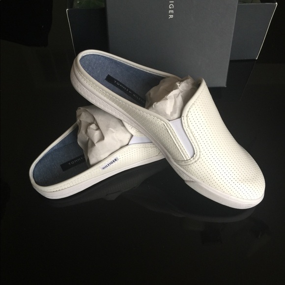 🚫SOLD 🚫TOMMY HILFIGER WOMEN'S SLIP-ON - Picture 4 of 4